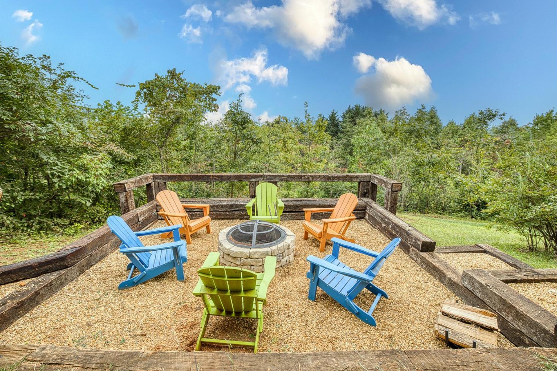 Sky High Lodge By Bk Stays. Large Cabin. Amazing Views. Game Room. Jacuzzi. Six Bedrooms. Sleeps 12 Blue Ridge Eksteriør billede