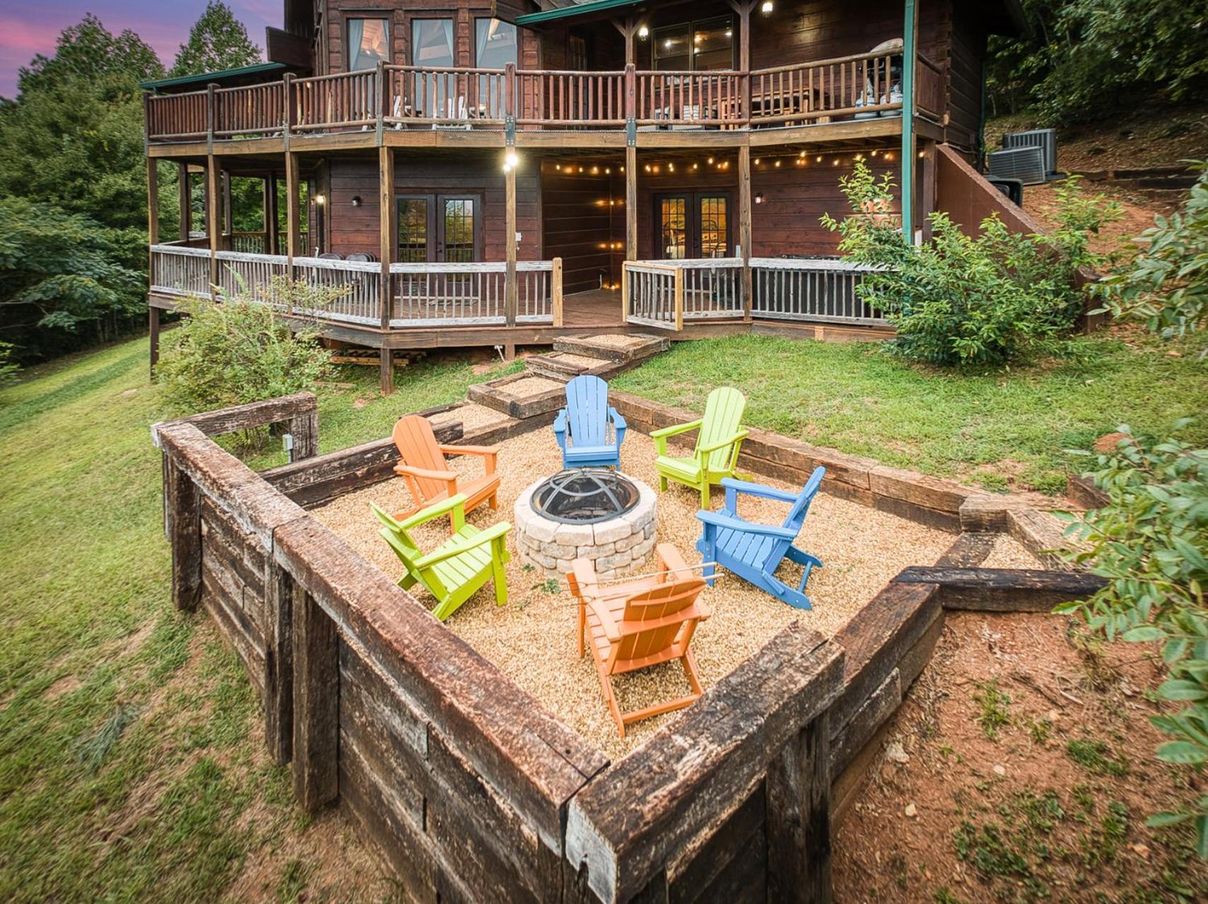 Sky High Lodge By Bk Stays. Large Cabin. Amazing Views. Game Room. Jacuzzi. Six Bedrooms. Sleeps 12 Blue Ridge Eksteriør billede