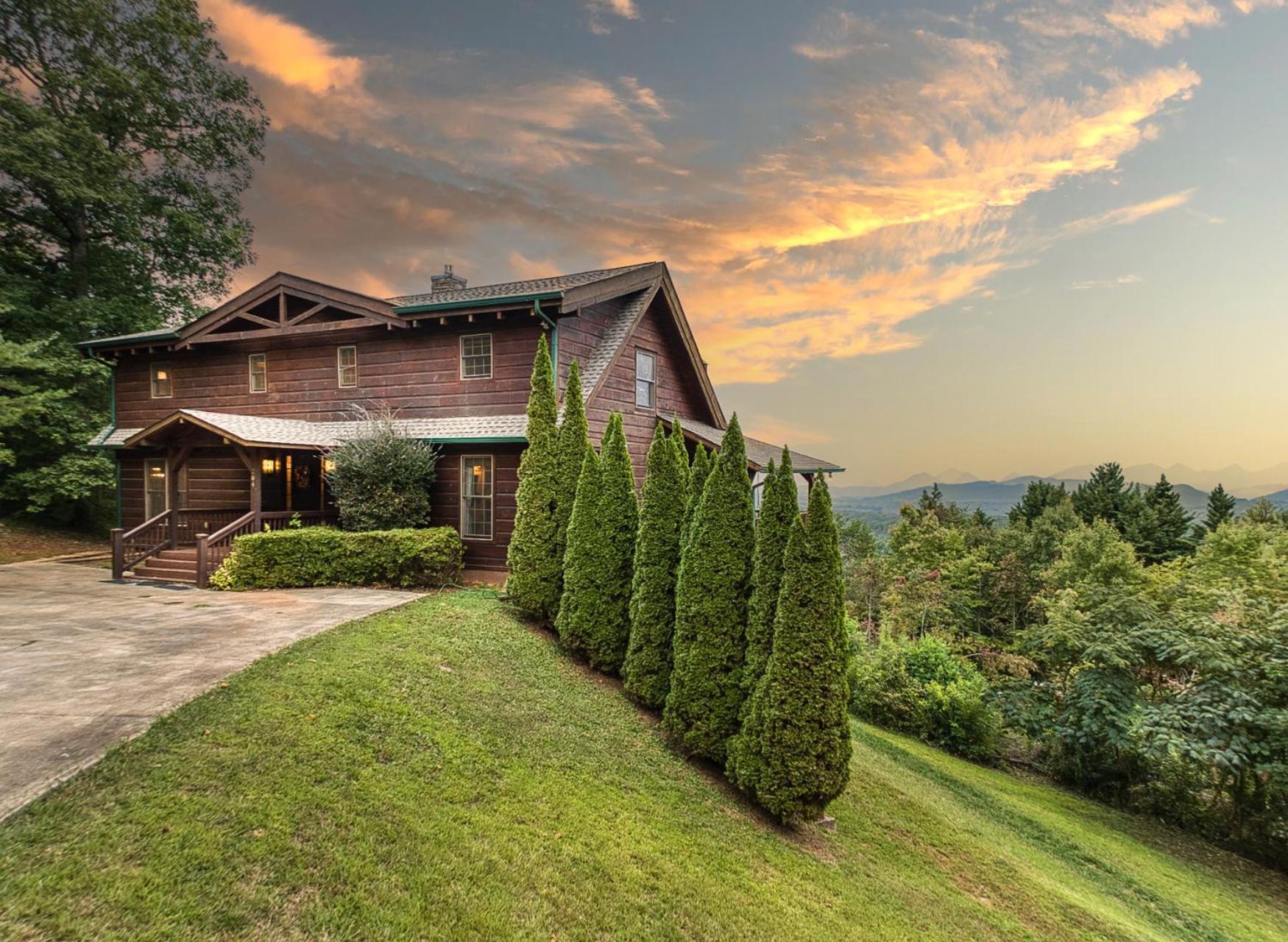 Sky High Lodge By Bk Stays. Large Cabin. Amazing Views. Game Room. Jacuzzi. Six Bedrooms. Sleeps 12 Blue Ridge Eksteriør billede