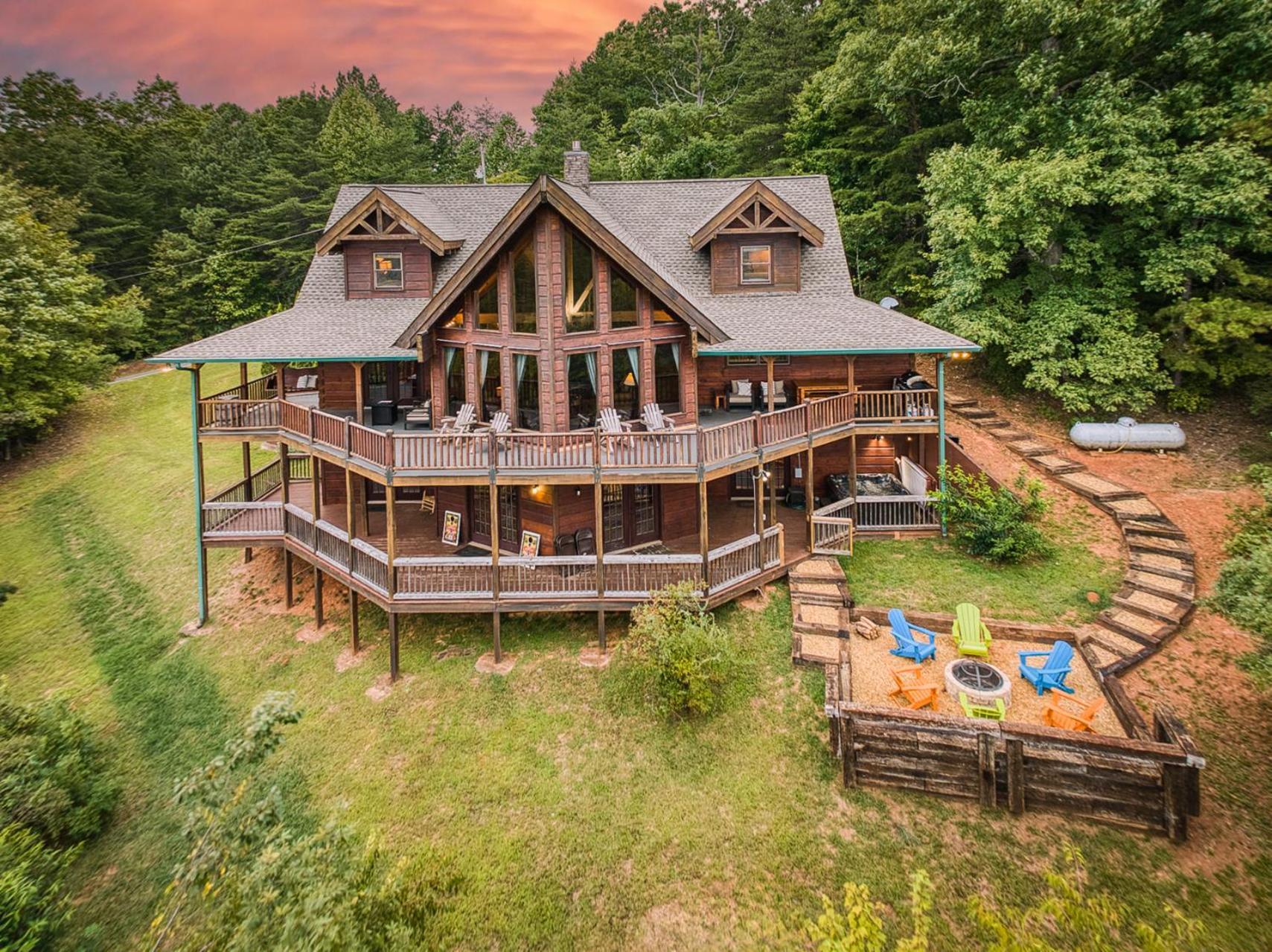 Sky High Lodge By Bk Stays. Large Cabin. Amazing Views. Game Room. Jacuzzi. Six Bedrooms. Sleeps 12 Blue Ridge Eksteriør billede