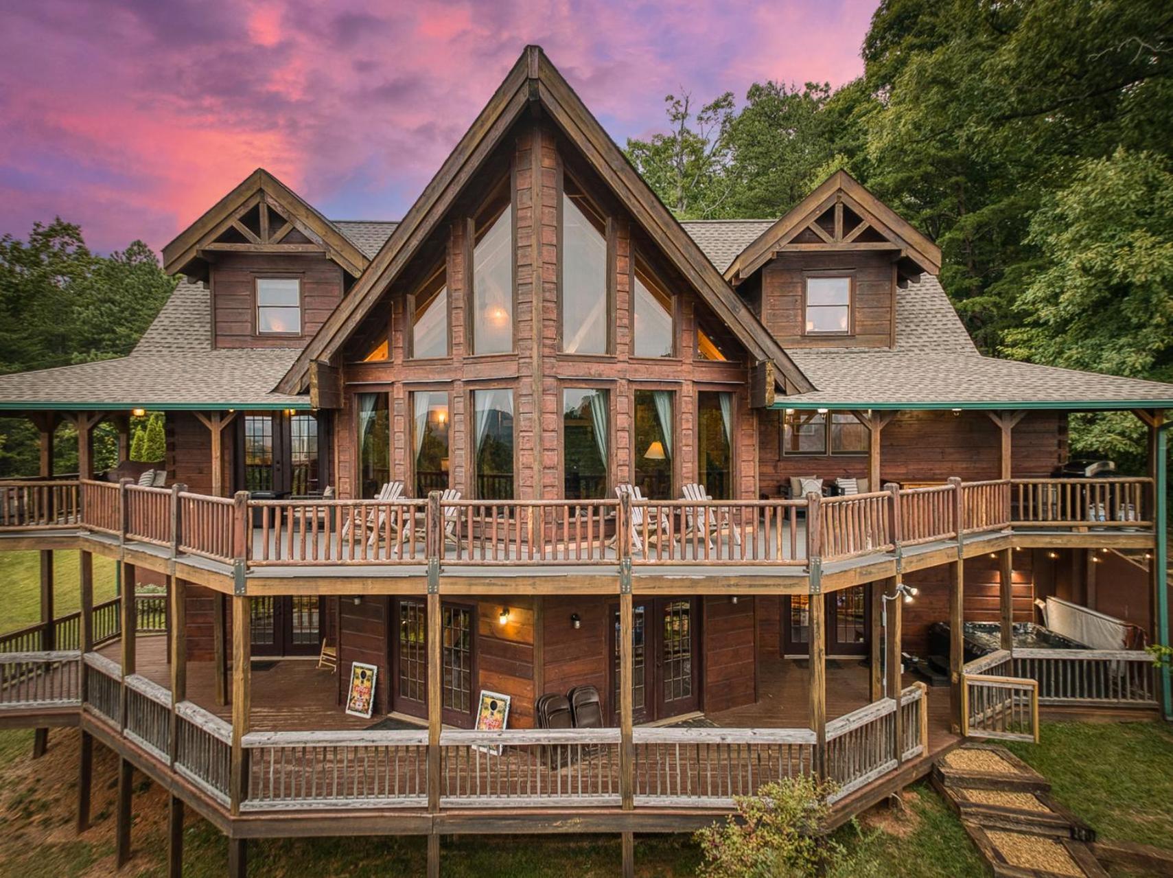 Sky High Lodge By Bk Stays. Large Cabin. Amazing Views. Game Room. Jacuzzi. Six Bedrooms. Sleeps 12 Blue Ridge Eksteriør billede